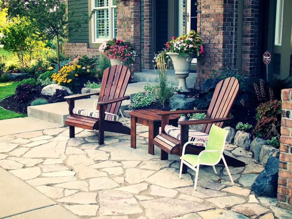 Flagstone front yard patio ideas.