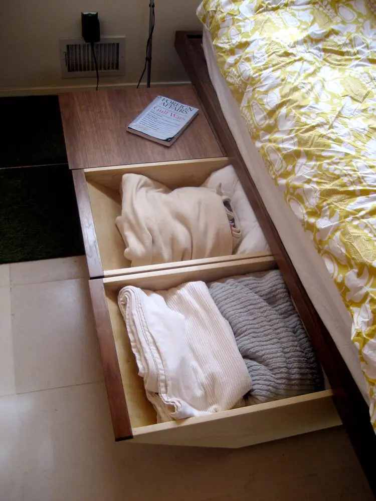 A Storage space Beneath the Bed for extra clothes