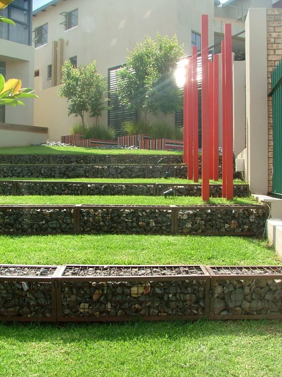 Gabion retainer wall system