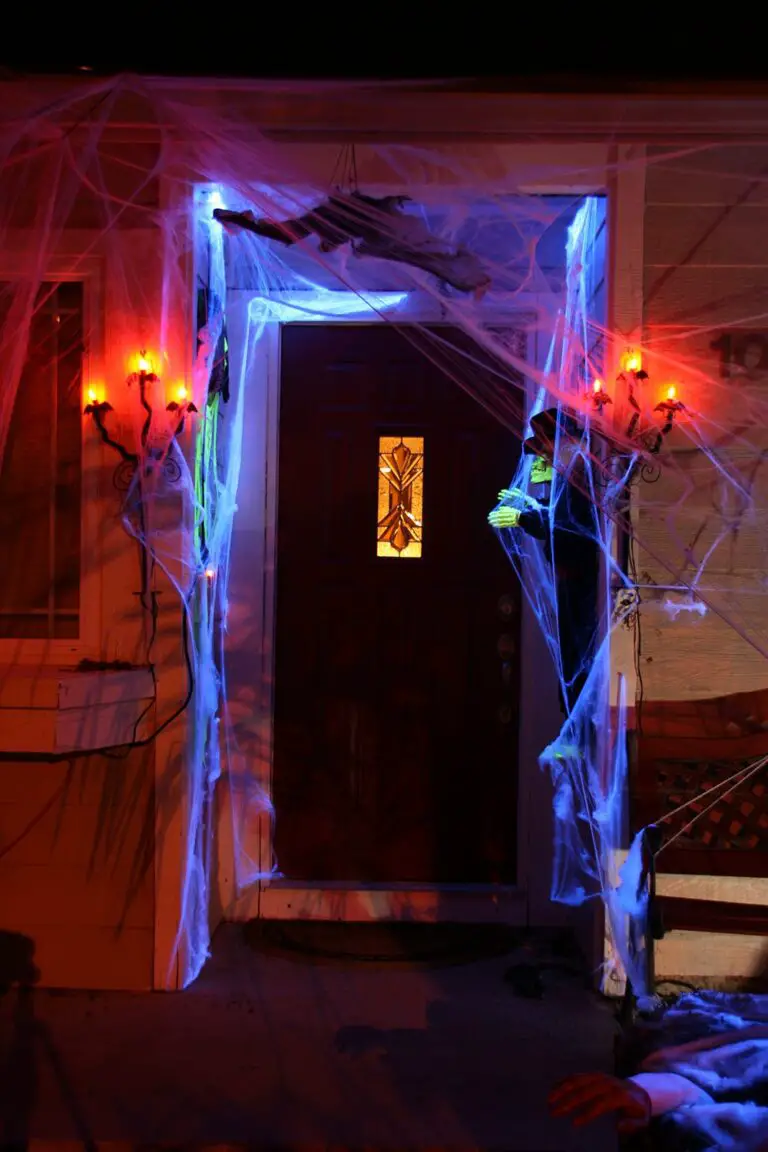 65+ Awesome Halloween Front Door Decoration Ideas