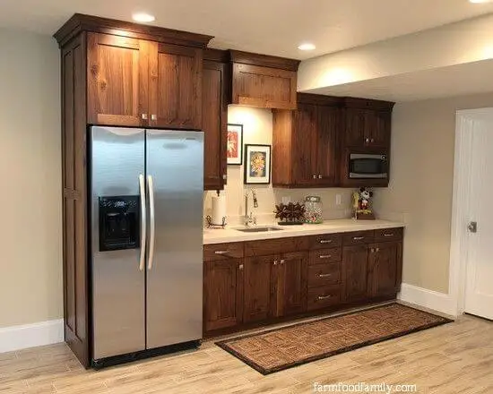 Leveled kitchen corner