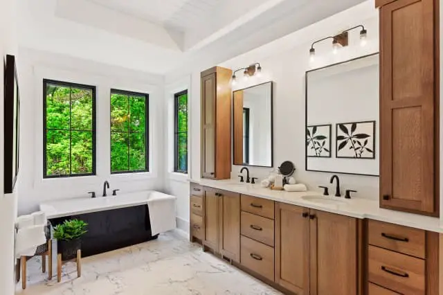 Vanity bathroom lighting ideas over mirror.