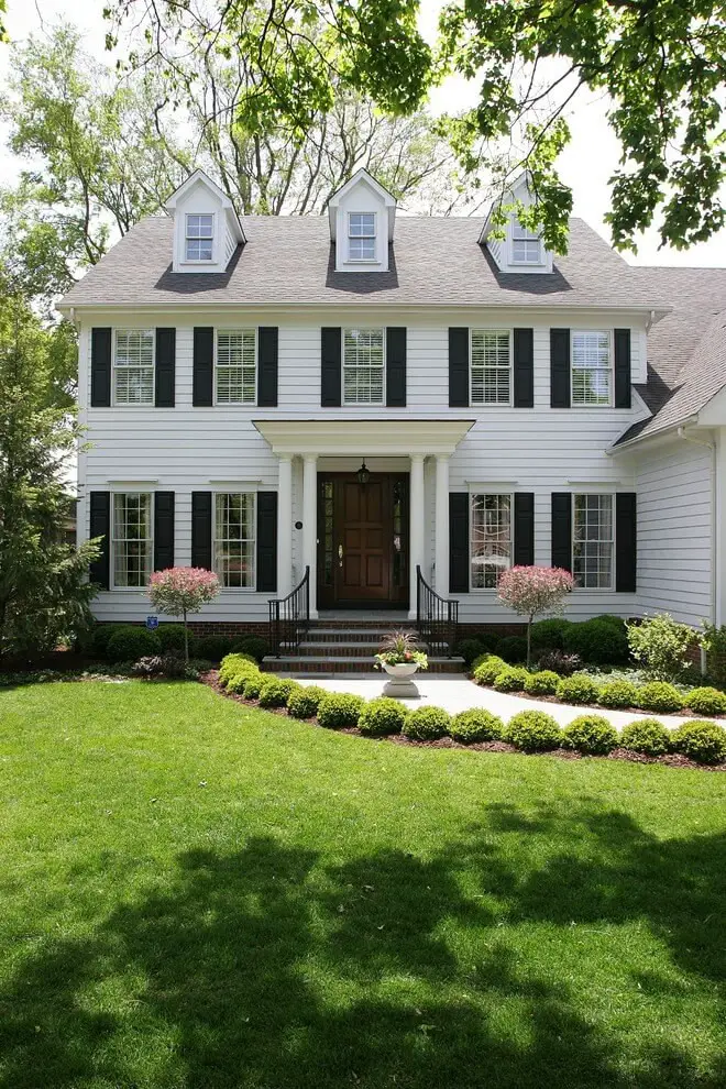 Colonial exterior window trim