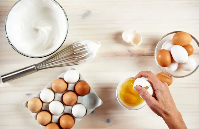 REMOVE EGGSHELL EASILY