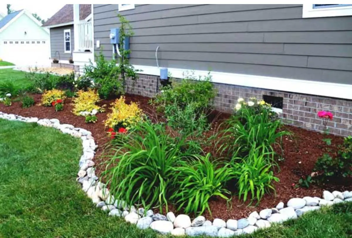 Stone lawn edging