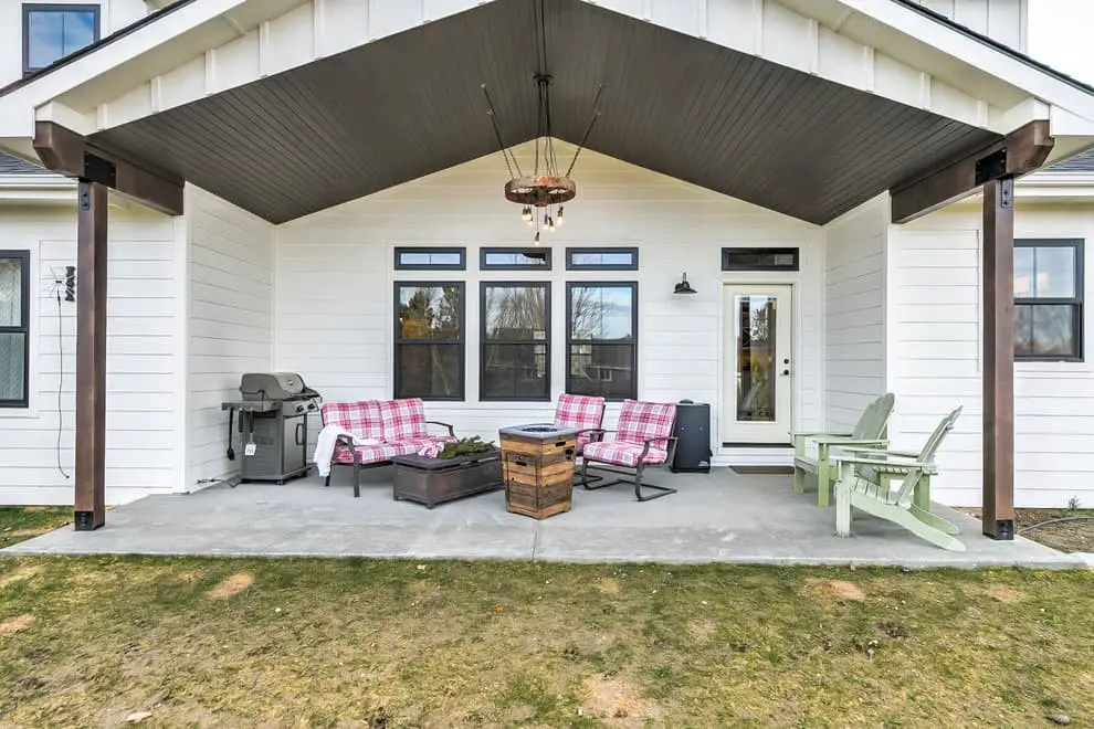 Farmhouse concrete porch ideas.