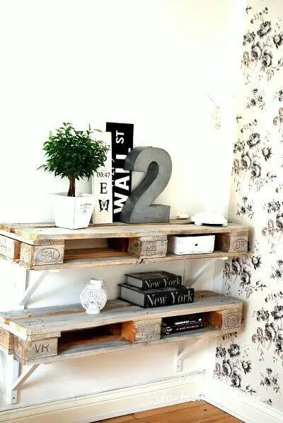 23- Fancy Pallet Wooden Shelf