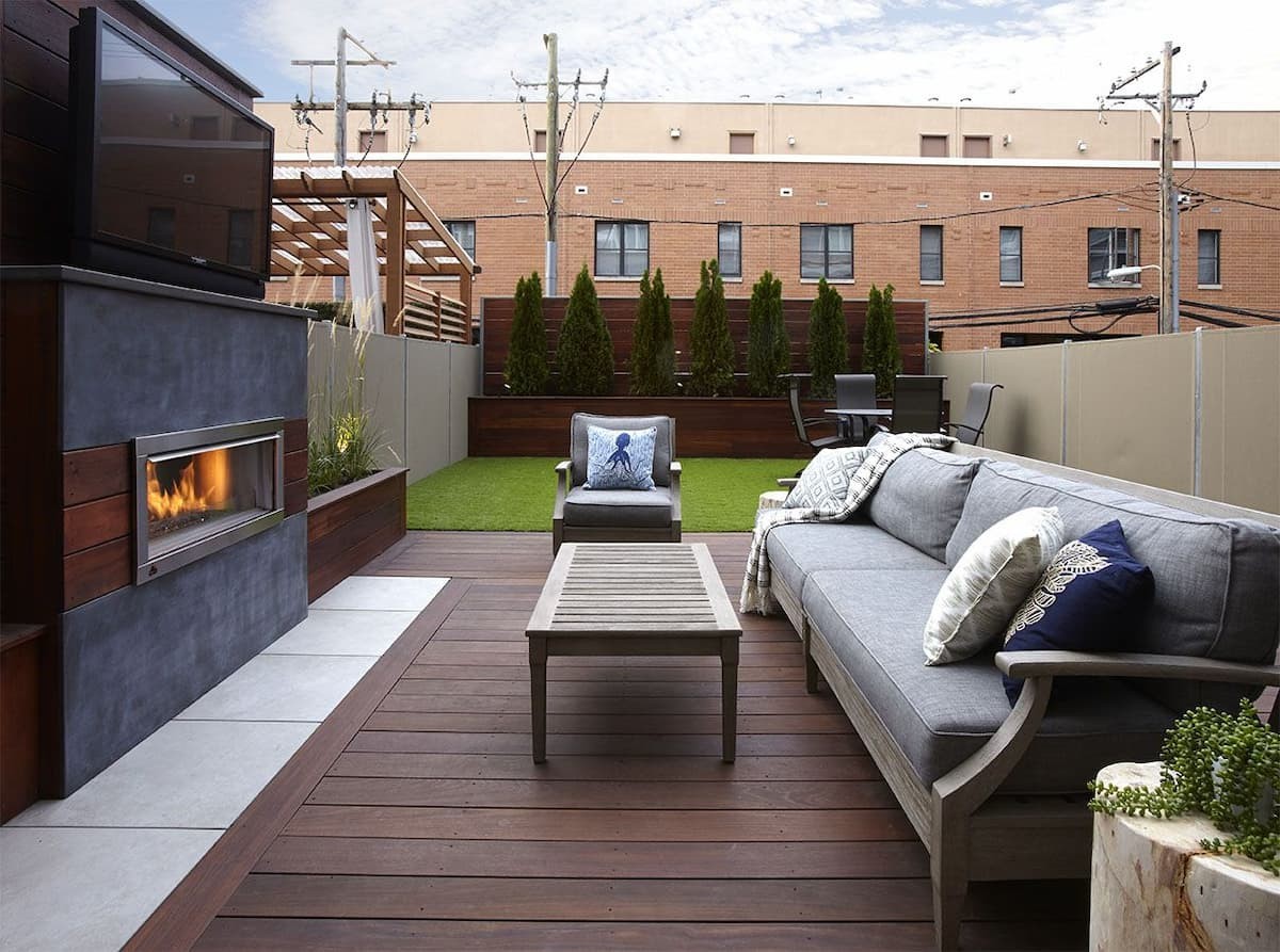 Floating deck over flat roof