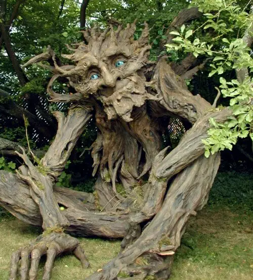 Tree sculpture