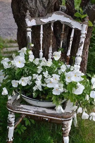 28+ Best Upcycled Chair Planter Ideas To Inspire You