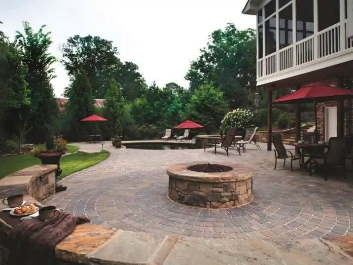 Firepit, pool, and bar