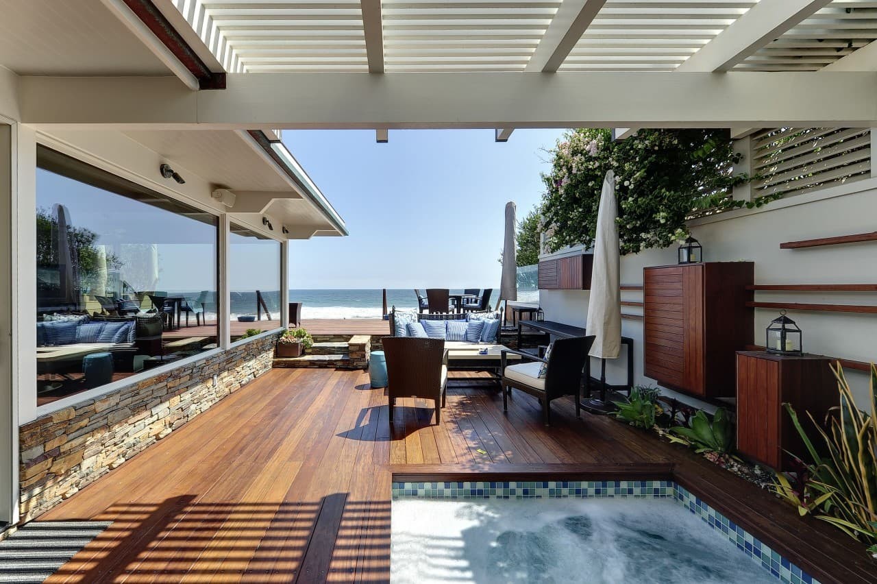 Beach style hot tub deck