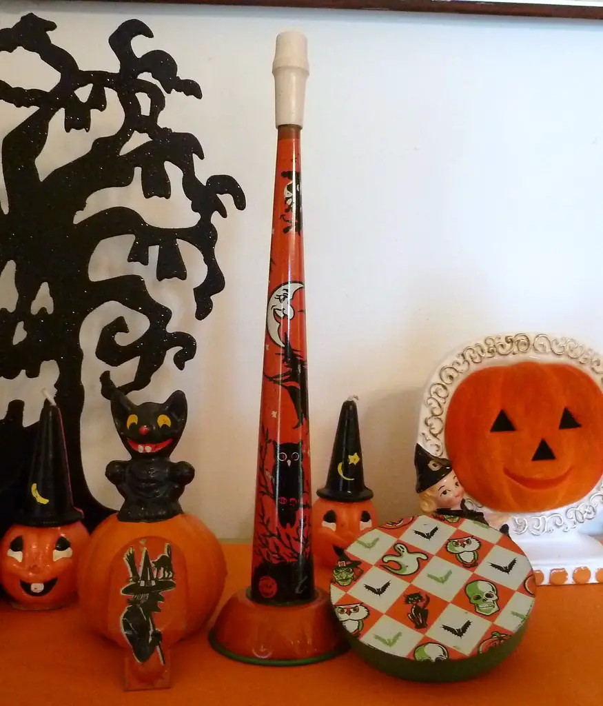 35+ Vintage Halloween Decorations