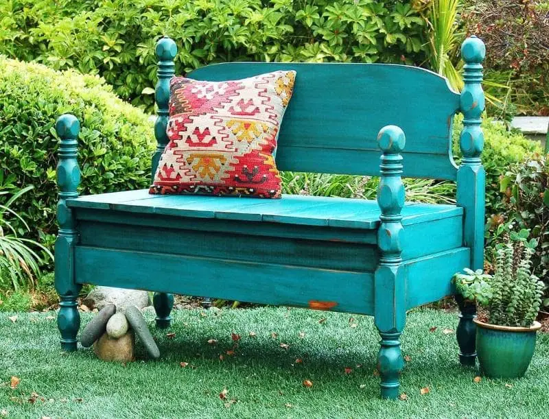 Bold, four-poster garden bench