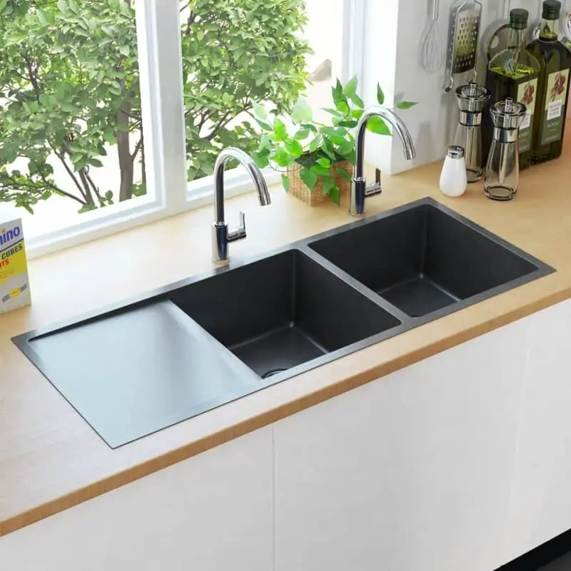 Neutral double undermount sink