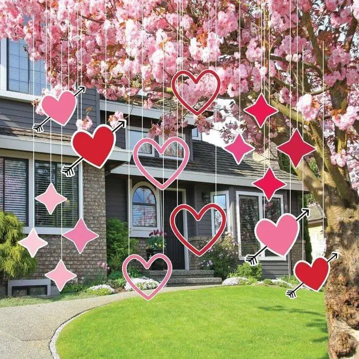 30+ Outdoor Decorating Ideas With Heart-Shaped For This Valentine