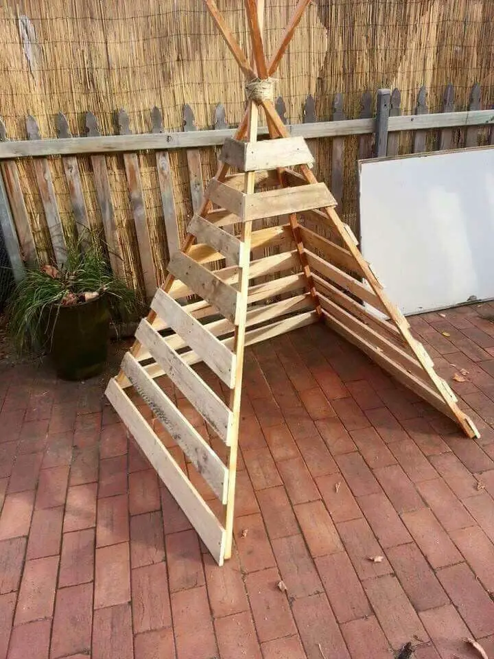 Pallet and Logs Teepee