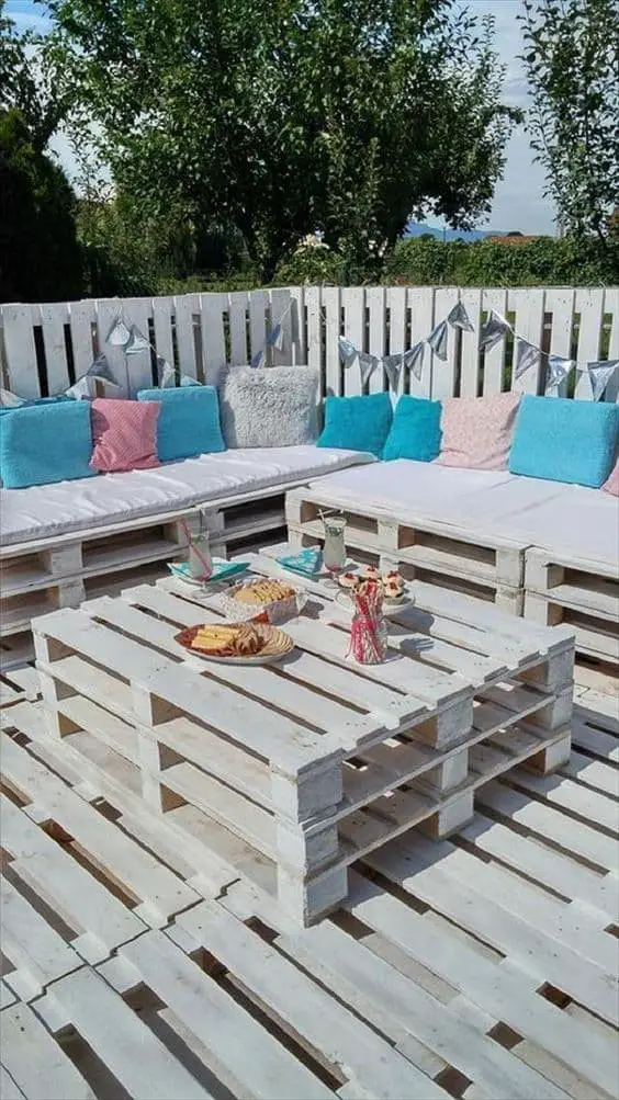 Pallet furniture is easy to make