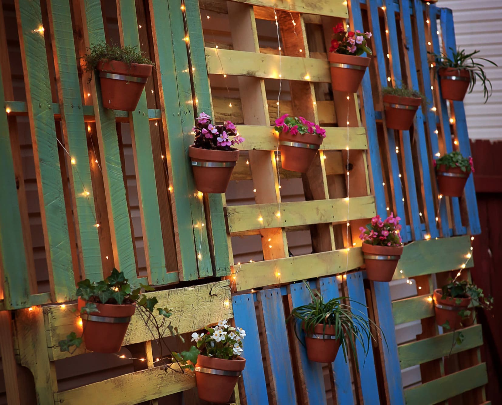 Pallet Fence with Shelves