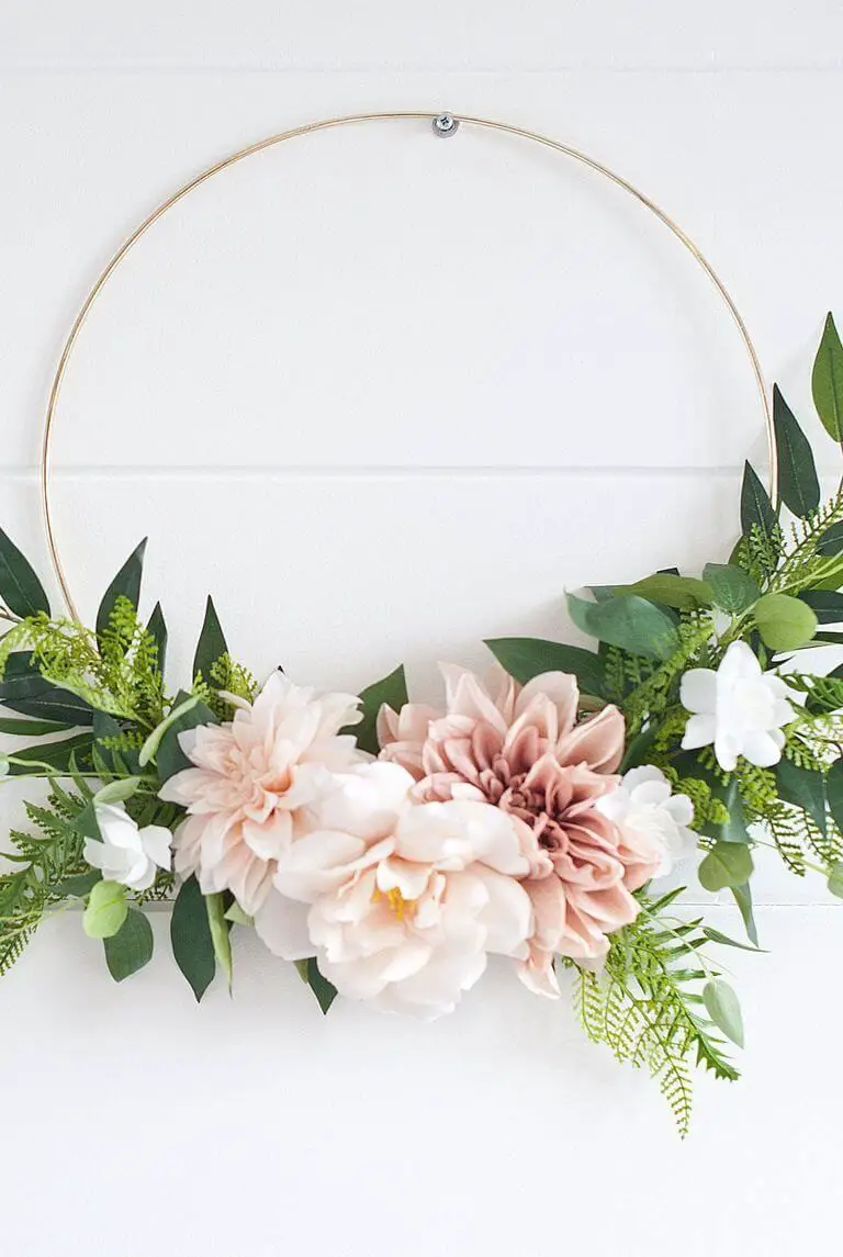 #27. The modern dahlia wreath