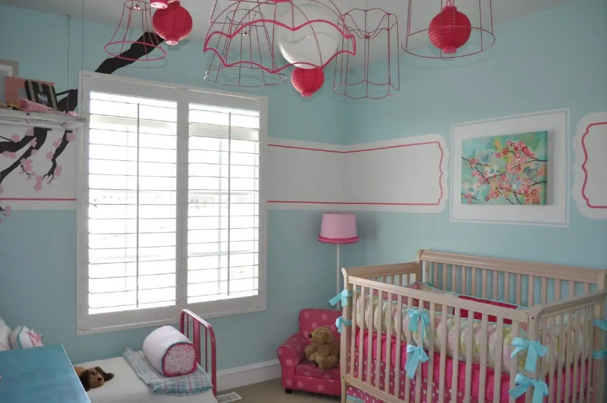 Nursery with Catchy Ceiling Décor