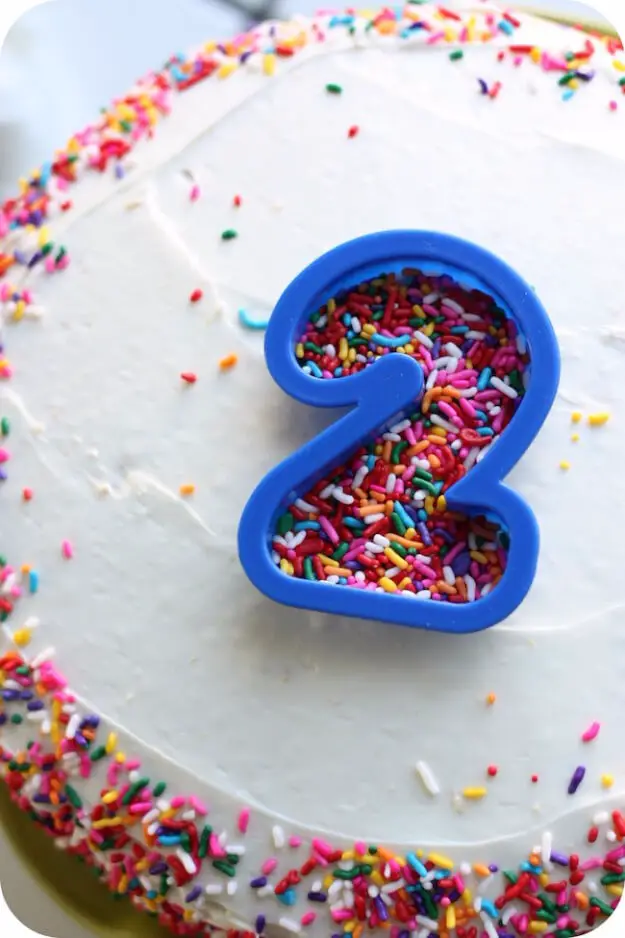 Decorate A Birthday Cake Using Cookie Cutter