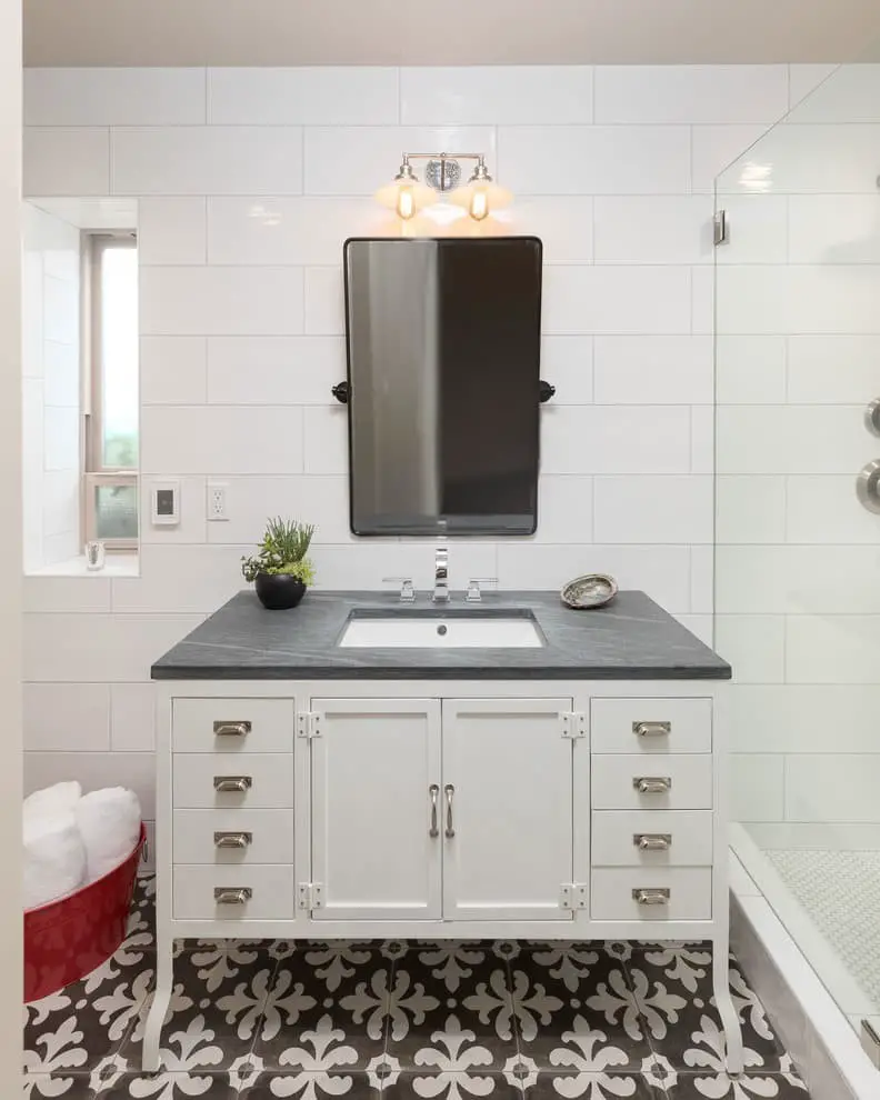 Black and white boho bathroom ideas.