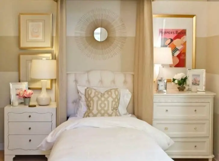 The gold and white mix to a teenager’s room