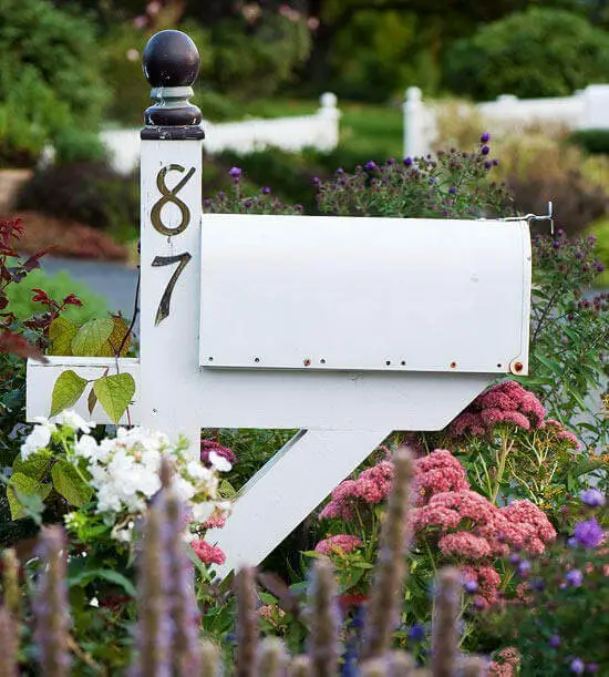 Cottage mailbox