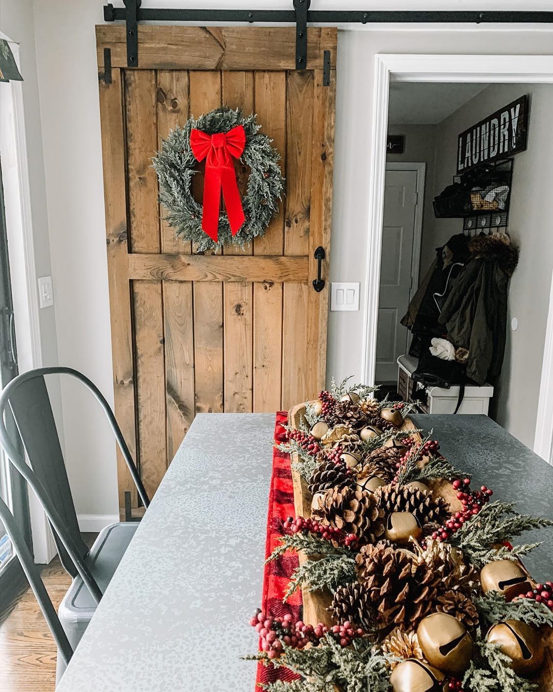 #16. Decorate barn doors for the Christmas