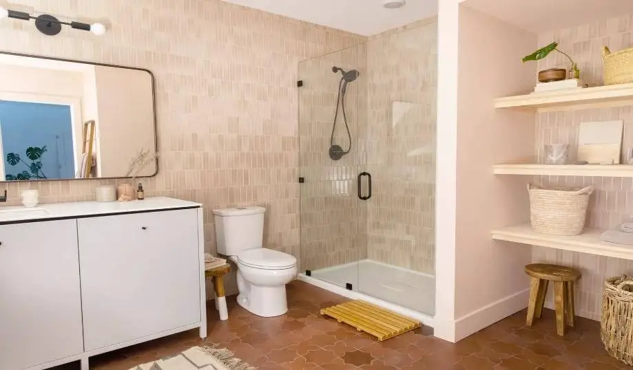 Earth toned basement bathroom