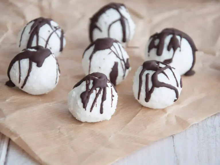 Vegan No-Bake Coconut Balls