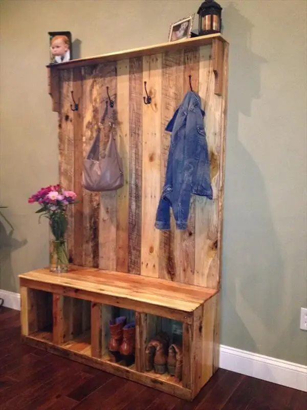 DIY wooden Mudroom Rack