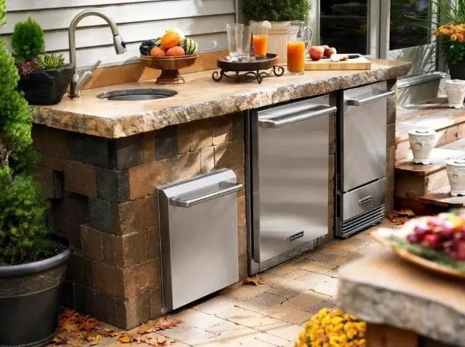 Small and simple outdoor kitchen ideas