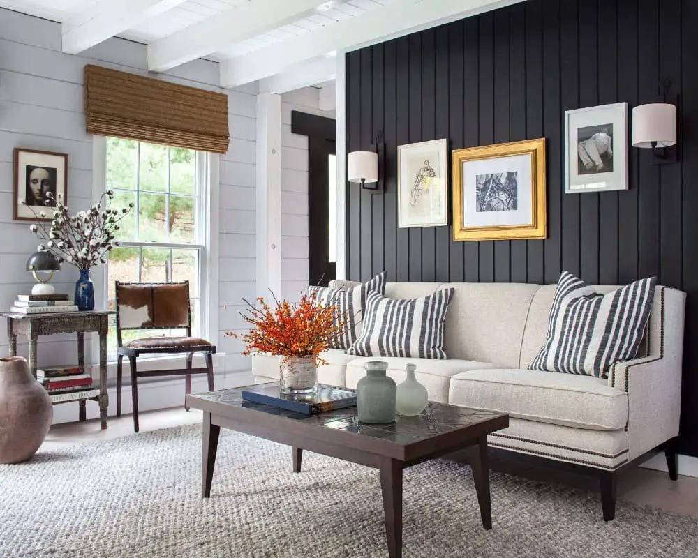 Farmhouse living room accent wall ideas.