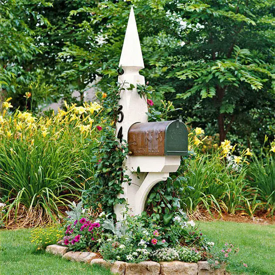 Mailbox with annual flowers