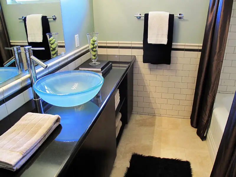 #14. Contemporary modern small bathroom