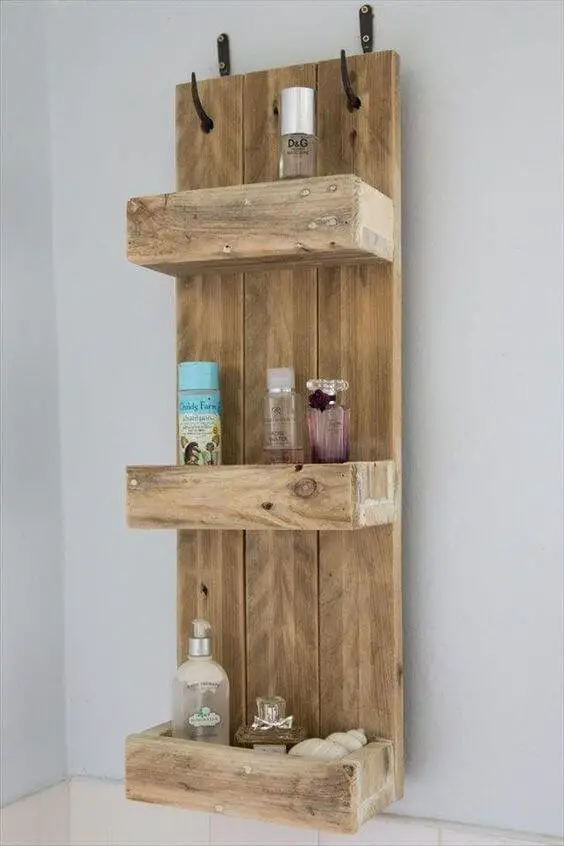 15- Rustic Pallet Bathroom Shelf