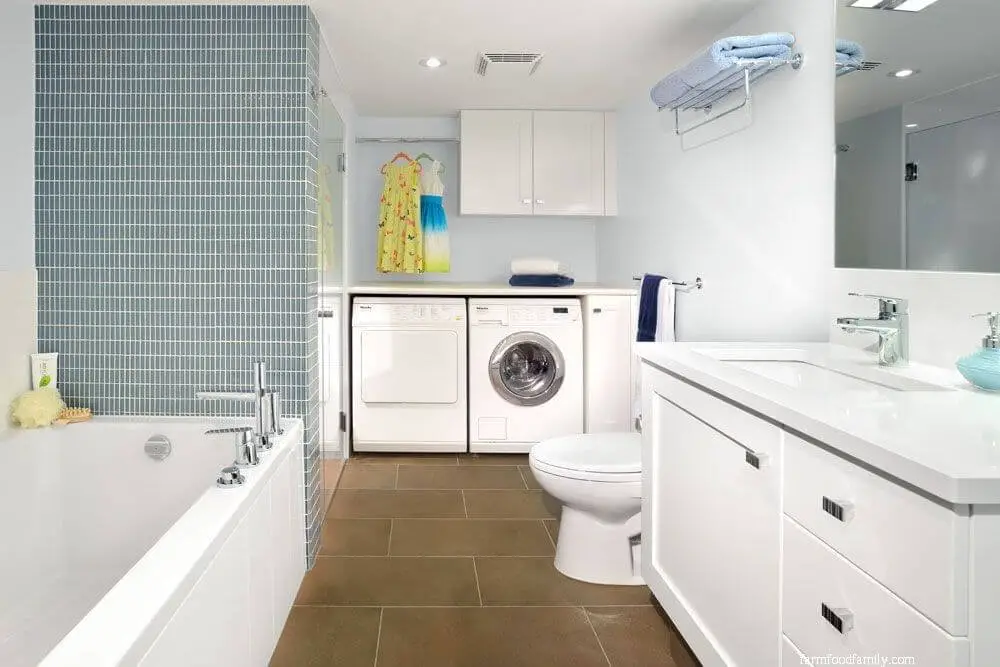 Laundry room and tub