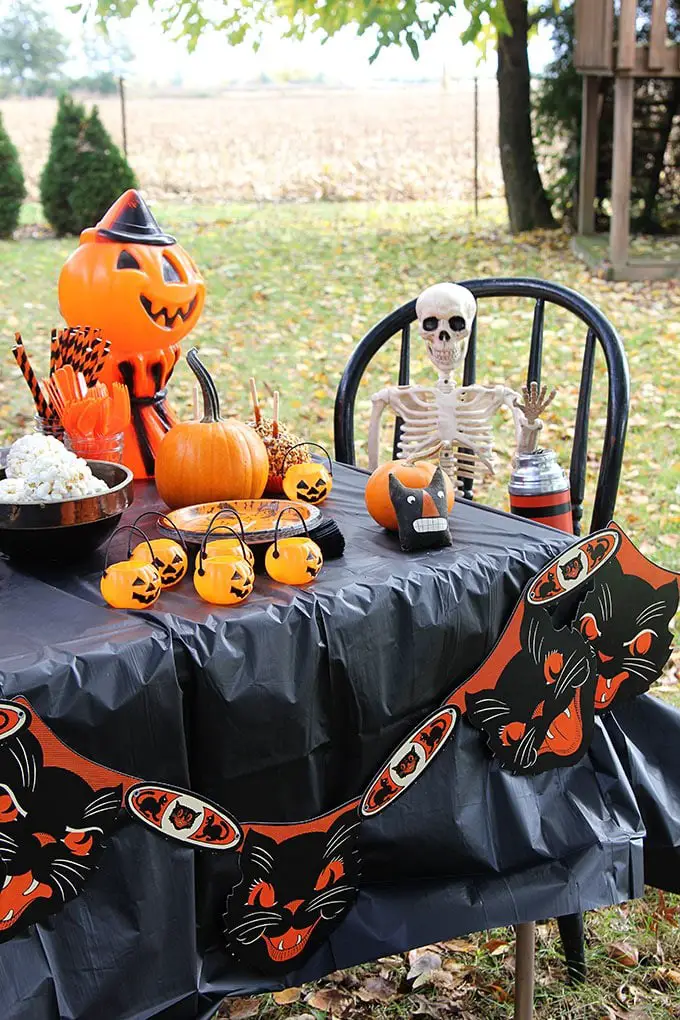 35+ Vintage Halloween Decorations