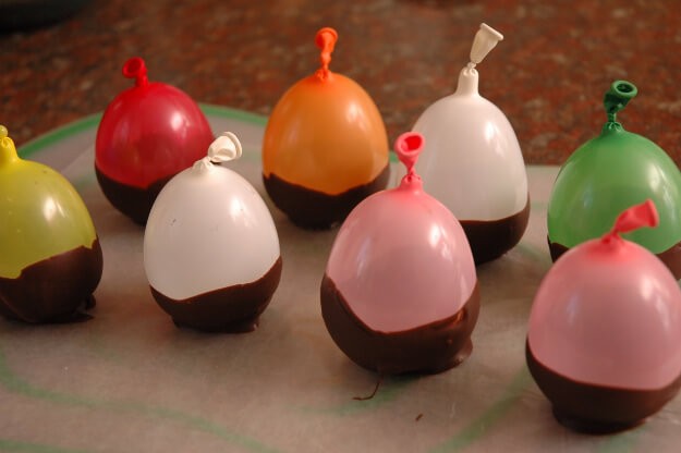 Use Balloon To Make Chocolate Cups