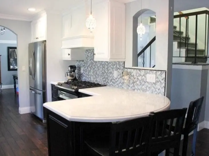 Luxurious Curved Peninsula Kitchen