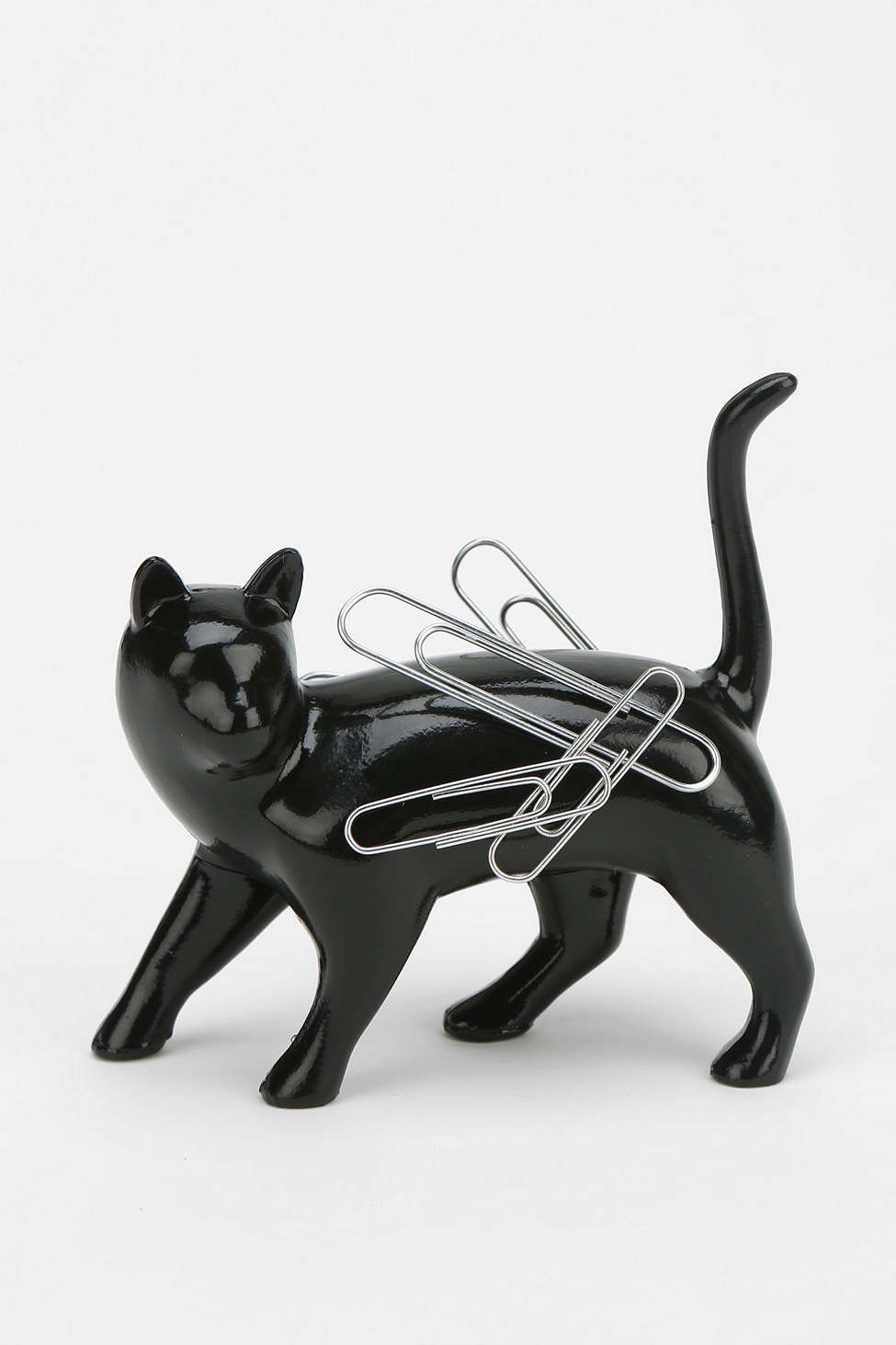 A magnet for clips in the shape of a black cat