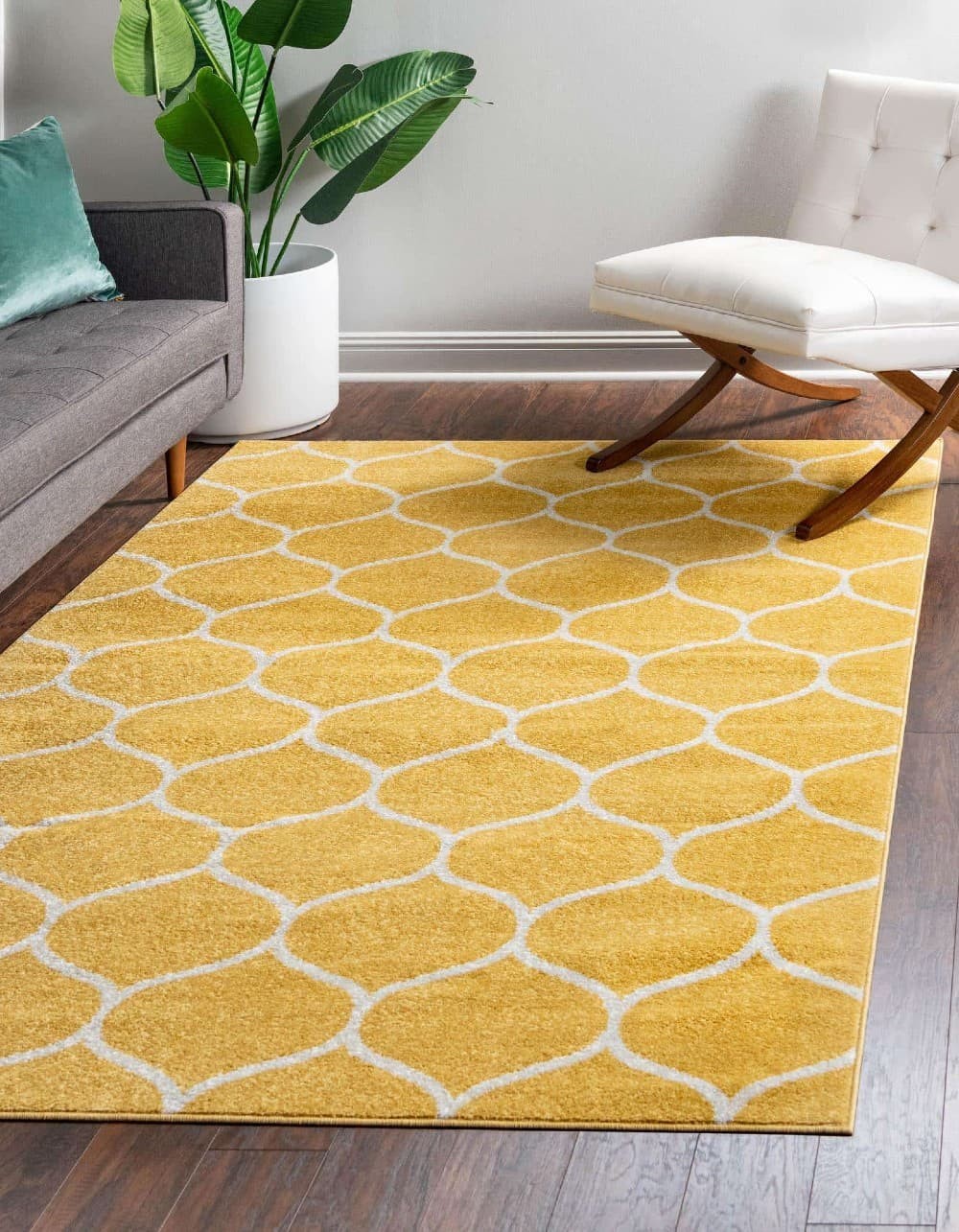 Brighten the Floors with a Yellow Rug