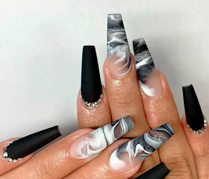 10 Hot And Trendy Black Nail Design Ideas