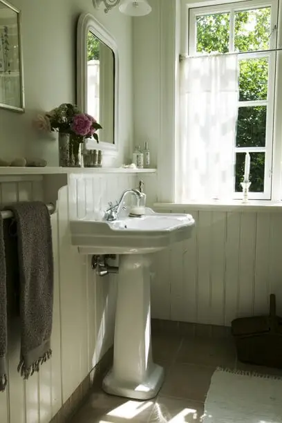 Pedestal sink + wainscoting