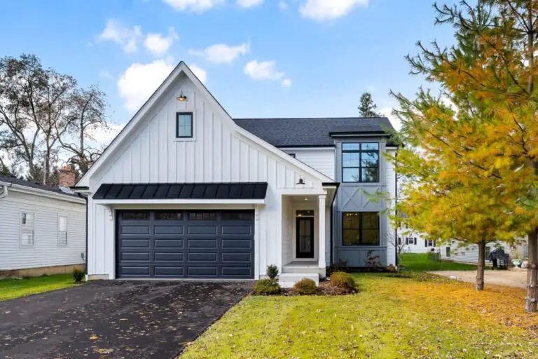 What Color Garage Door Goes With A White House? (10 Ideas)