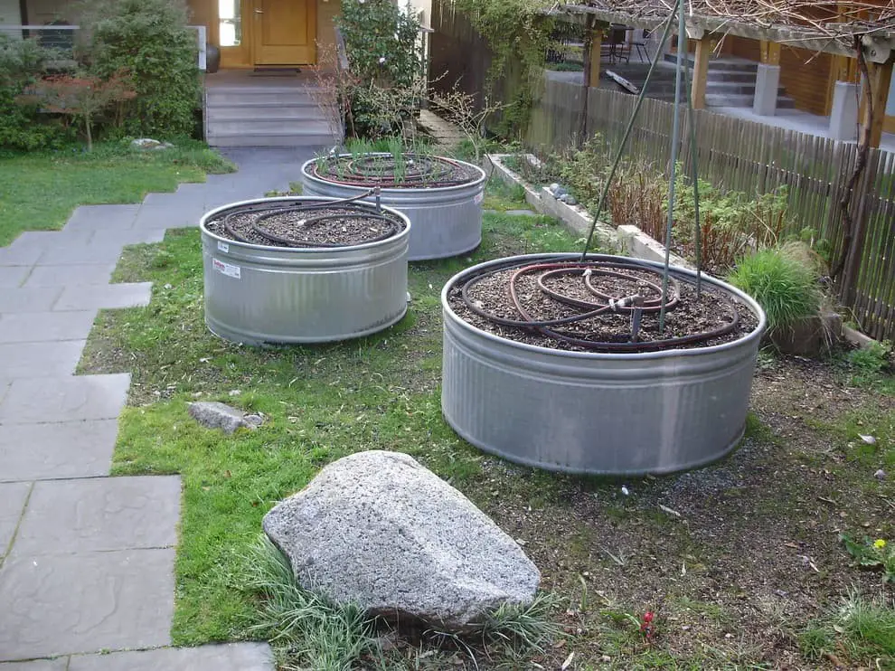 Metal planter