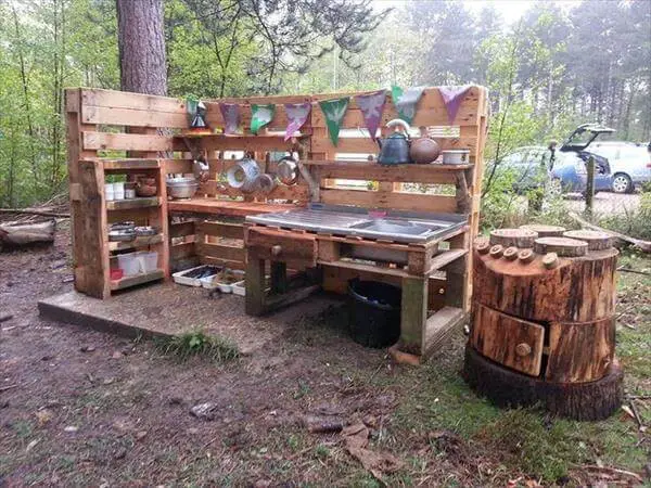 21-22. Pallet Outdoor Kitchen