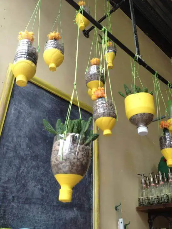 Re-cycled hanging container